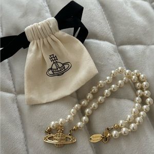 Vivienne Westwood mini bas relief choker pearl & gold necklace